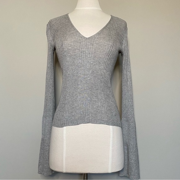 NAADAM Silk Cashmere Gray Ribbed V-neck Bell Sleeve Sweater Light Heather XS - Picture 1 of 11